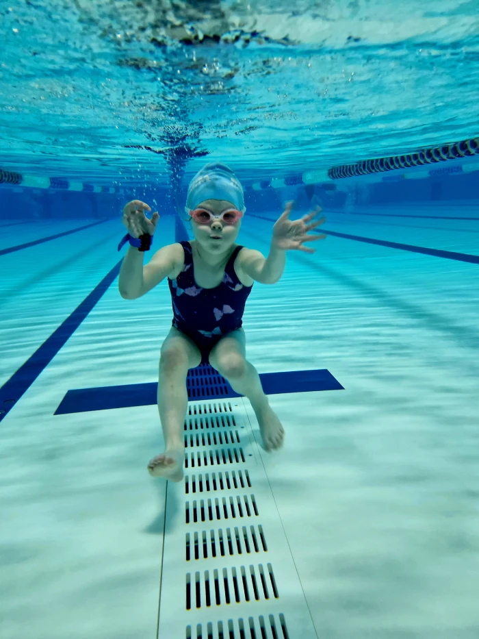 nauka pływania Łódź na Zatoce Sportu dziecko pod wodą