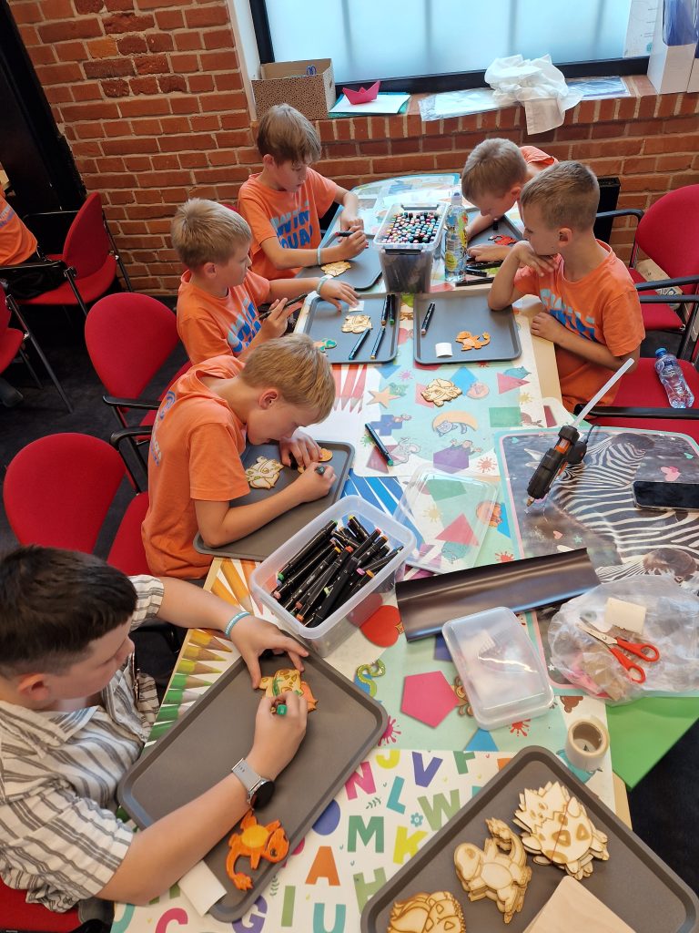 zajęcia kreatywne półkolonie w Łodzi 2025